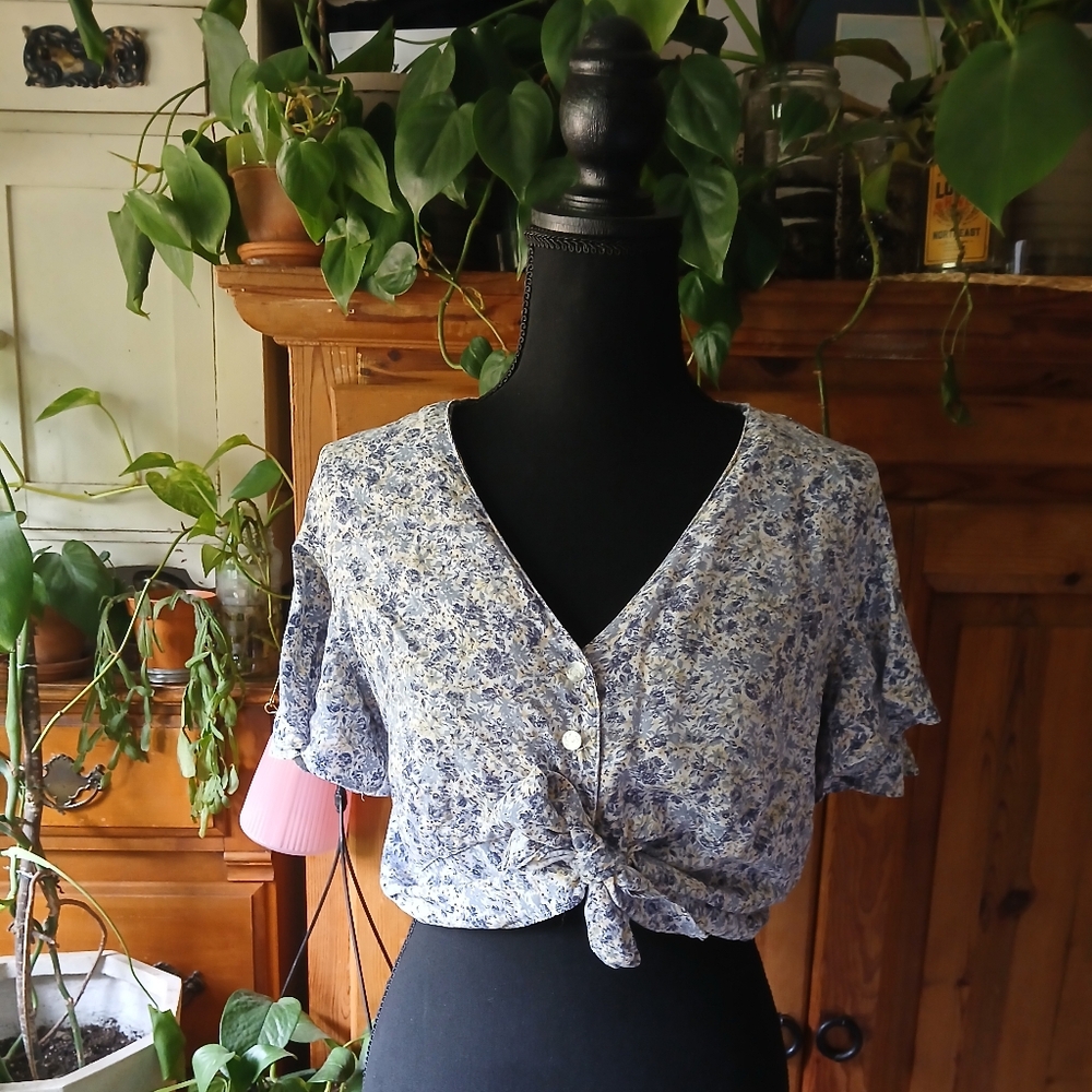 90s Vintage Spring Floral Blouse Flutter Sleeves Tie Up Coquette Pinup Romantic